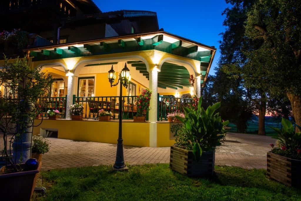 Landhotel Waldmühle Sankt Georgen im Attergau Exterior foto